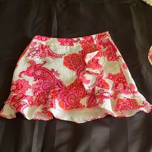 Size M ruffle floral skirt,great quality does amazing.